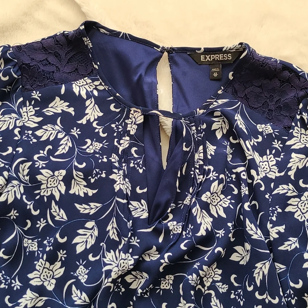 Express Blue and White Floral Long Sleeve Dress - Picture 3 of 8